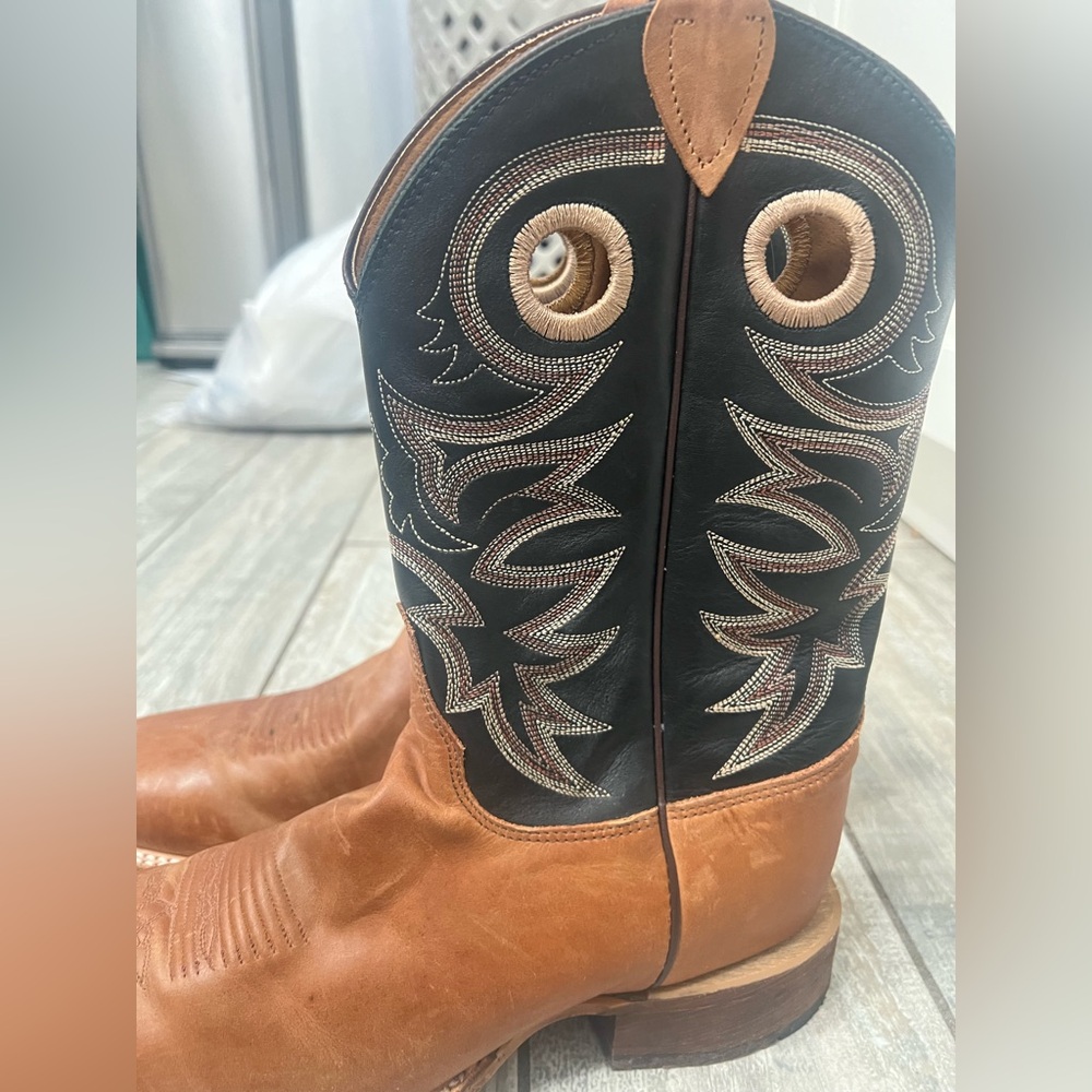 Justin Boots Black and Tan Western Boots